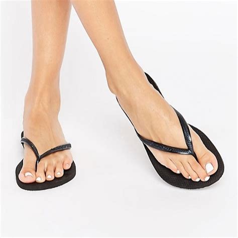 stylish flip flops for women.